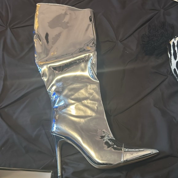 Thigh high metallic boot - Picture 2 of 2